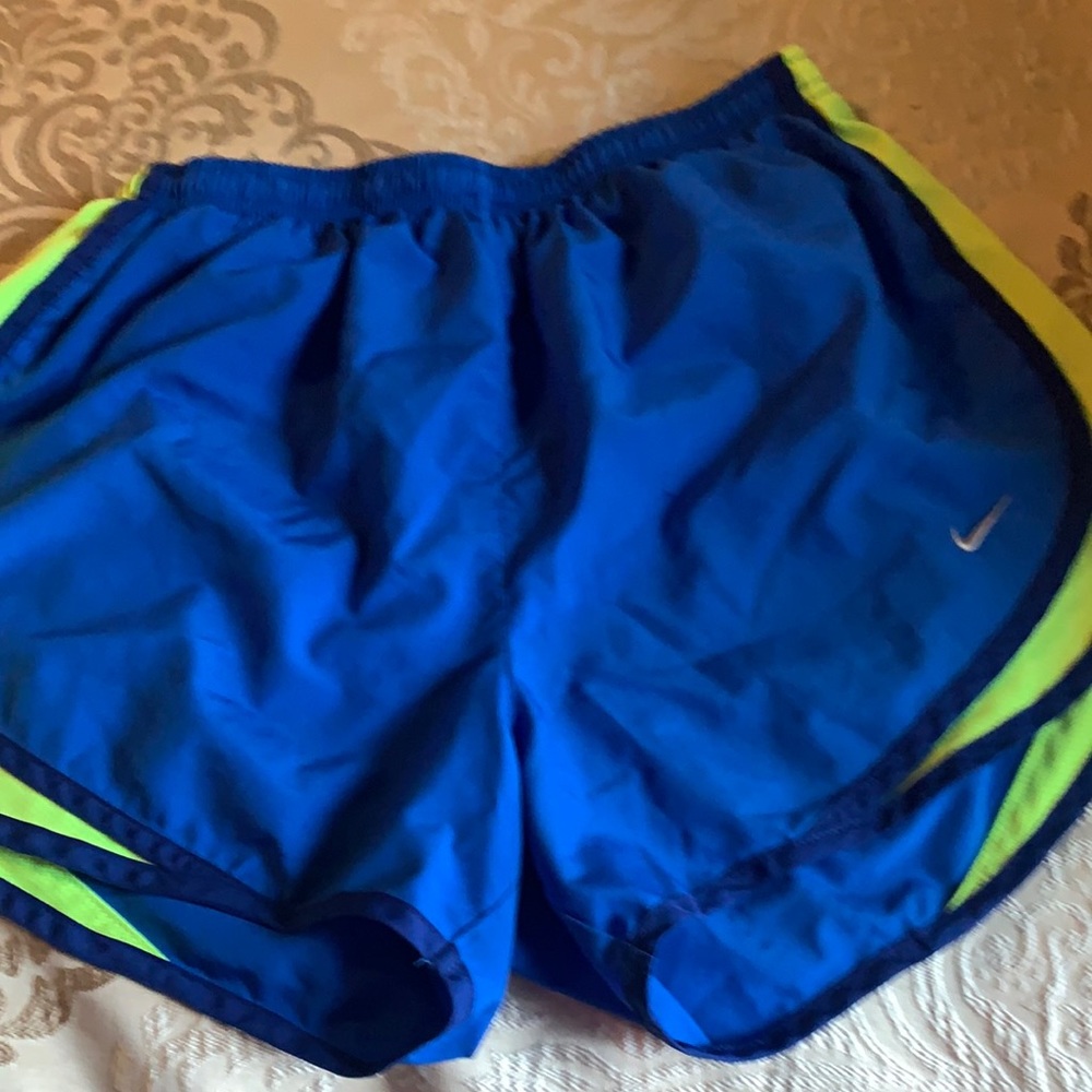 Nike shorts size medium